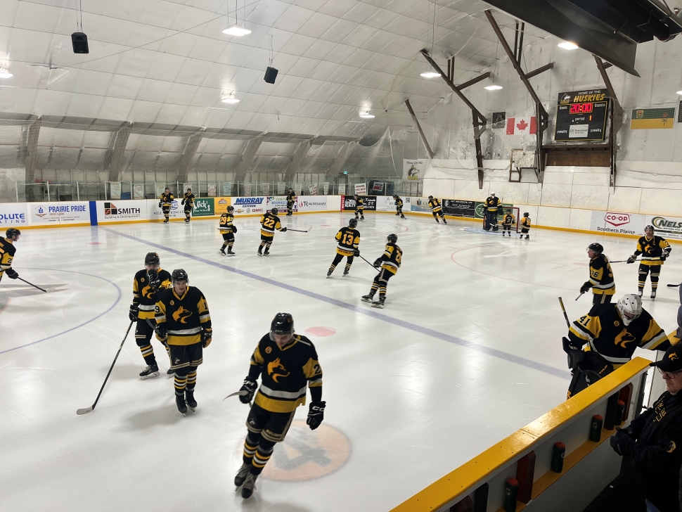 Oxbow Huskies take 20 lead in Big Six Quarterfinals with 52 win over